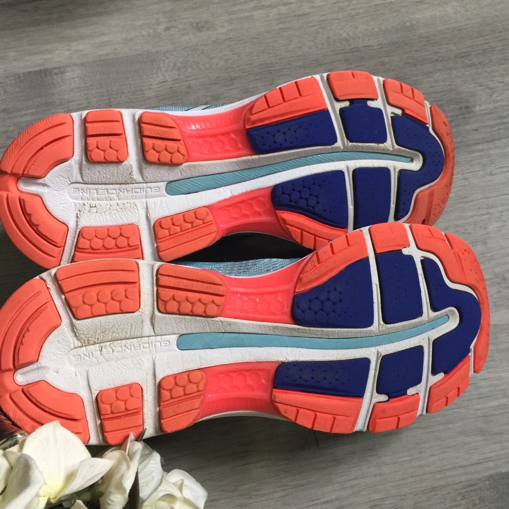 ASICS Gel-Nimbus 20 Women's Running Sneakers - Picture 6 of 6